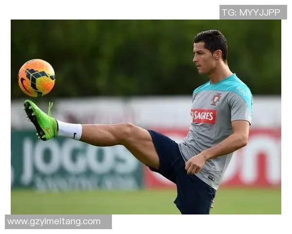 洗澡意外摔伤的足球明星如何重返赛场与健康生活的故事